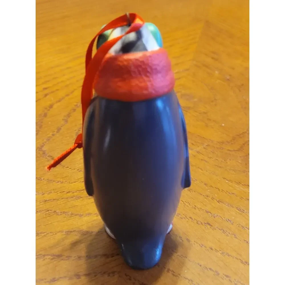 Hallmark Keepsake 2001 Safe and Snug Mother Baby Penguin Christmas‎ Ornament